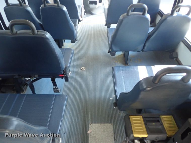 image for item DE0891 2010 Ford E450 Super Duty shuttle bus