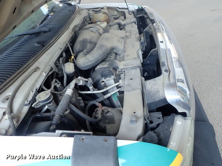 image for item DE0891 2010 Ford E450 Super Duty shuttle bus