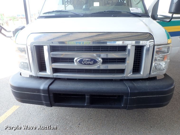 image for item DE0891 2010 Ford E450 Super Duty shuttle bus