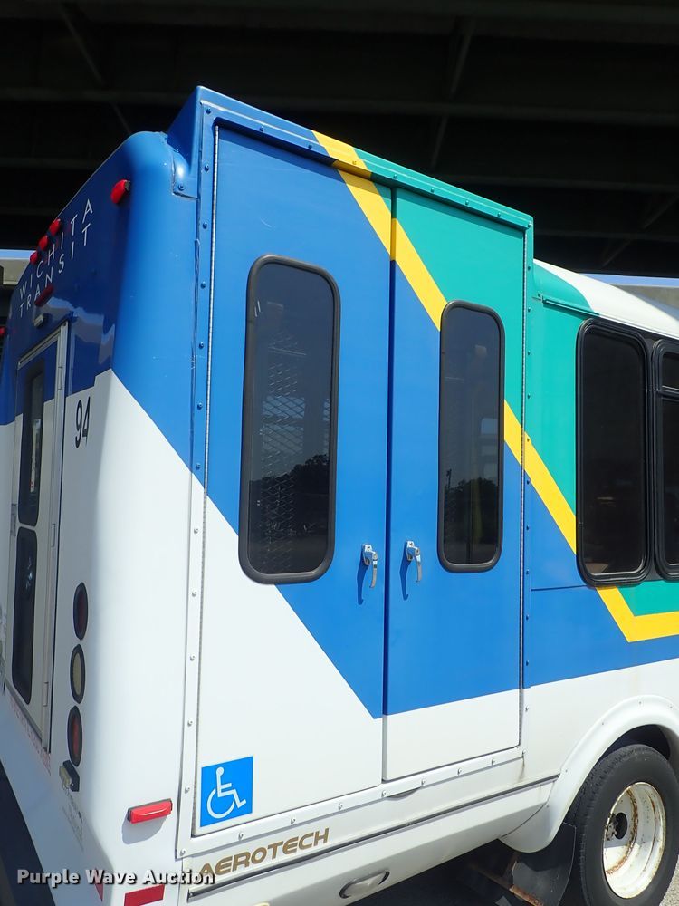 image for item DE0891 2010 Ford E450 Super Duty shuttle bus