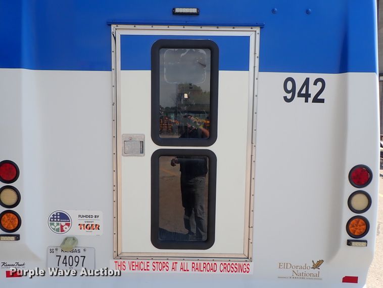 image for item DE0891 2010 Ford E450 Super Duty shuttle bus