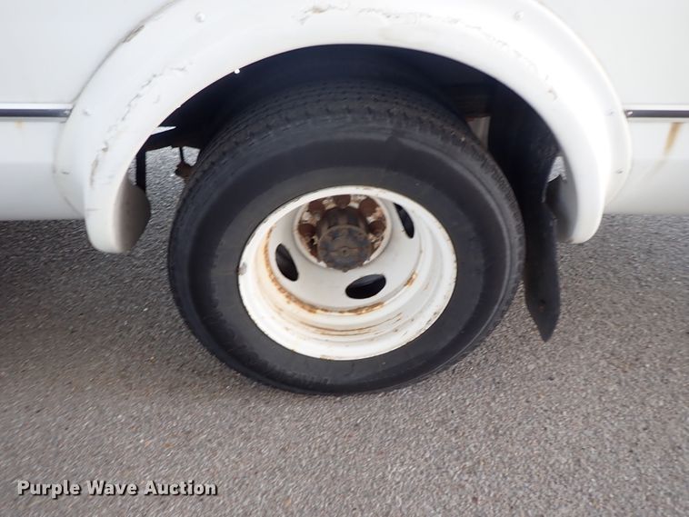 image for item DE0891 2010 Ford E450 Super Duty shuttle bus