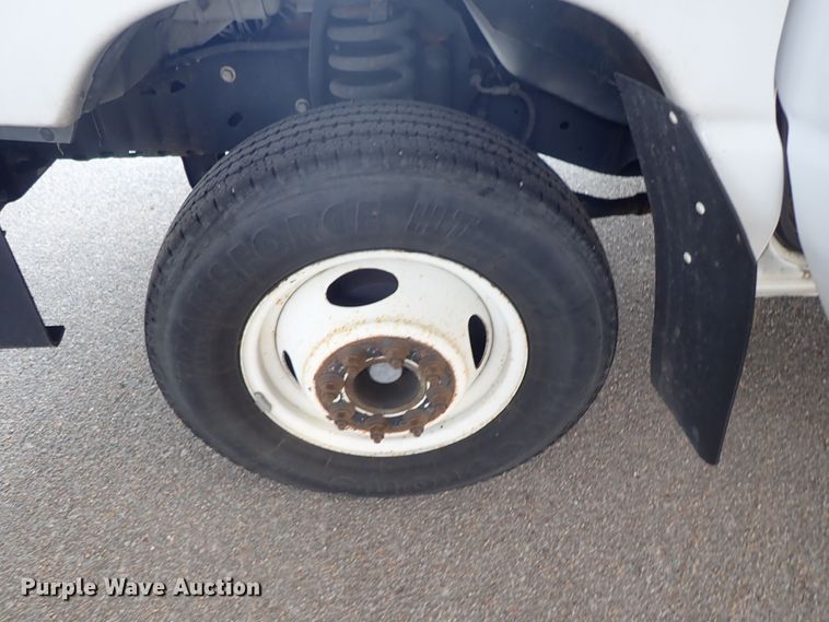 image for item DE0891 2010 Ford E450 Super Duty shuttle bus