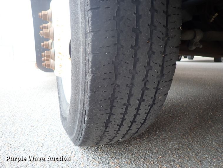 image for item DE0891 2010 Ford E450 Super Duty shuttle bus