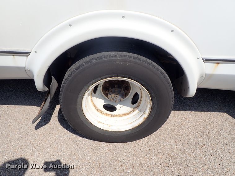 image for item DE0891 2010 Ford E450 Super Duty shuttle bus