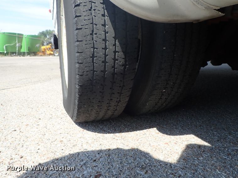 image for item DE0891 2010 Ford E450 Super Duty shuttle bus