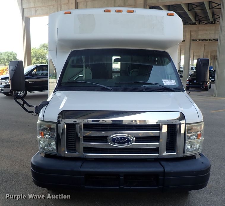 image for item DE0893 2010 Ford E450 Super Duty shuttle bus