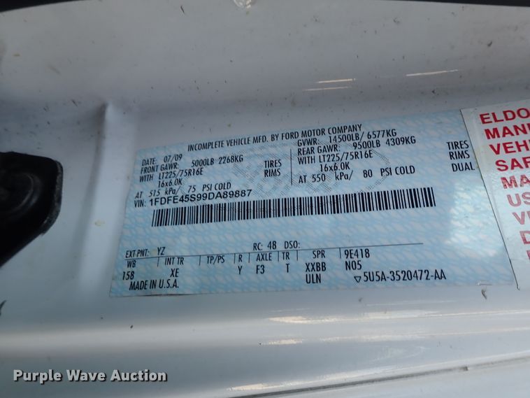 image for item DE0893 2010 Ford E450 Super Duty shuttle bus