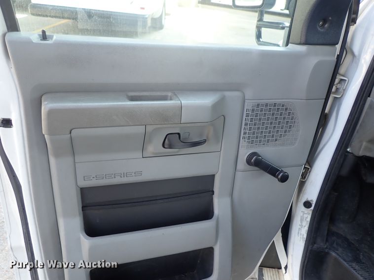 image for item DE0893 2010 Ford E450 Super Duty shuttle bus