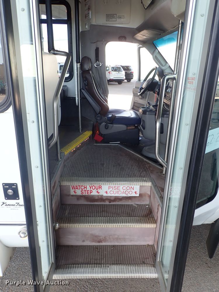 image for item DE0893 2010 Ford E450 Super Duty shuttle bus