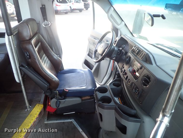 image for item DE0893 2010 Ford E450 Super Duty shuttle bus