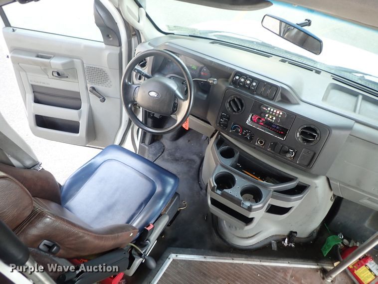 image for item DE0893 2010 Ford E450 Super Duty shuttle bus