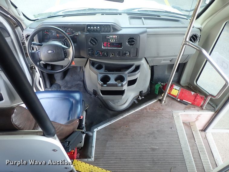 image for item DE0893 2010 Ford E450 Super Duty shuttle bus