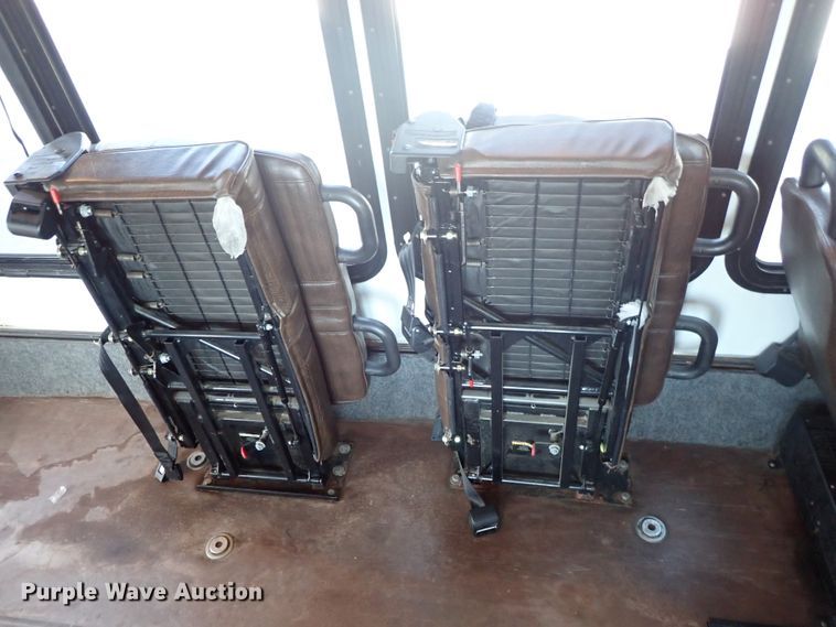 image for item DE0893 2010 Ford E450 Super Duty shuttle bus