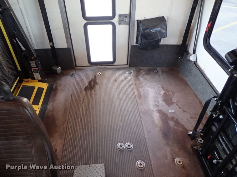 image for item DE0893 2010 Ford E450 Super Duty shuttle bus