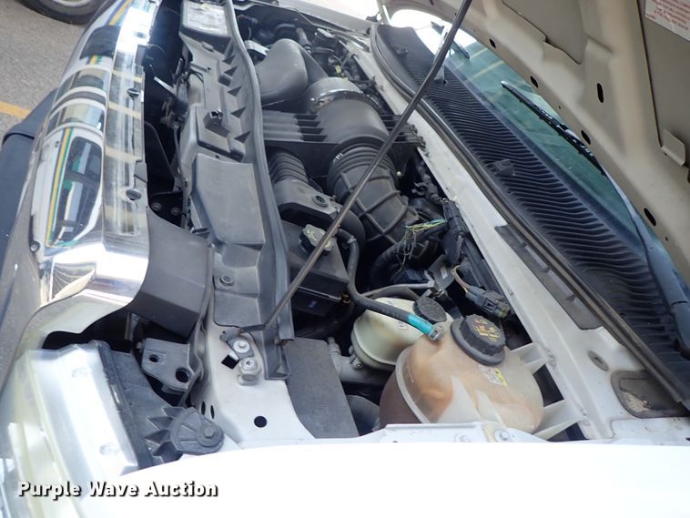 image for item DE0893 2010 Ford E450 Super Duty shuttle bus