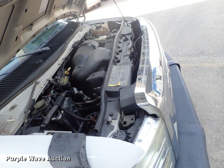 image for item DE0893 2010 Ford E450 Super Duty shuttle bus