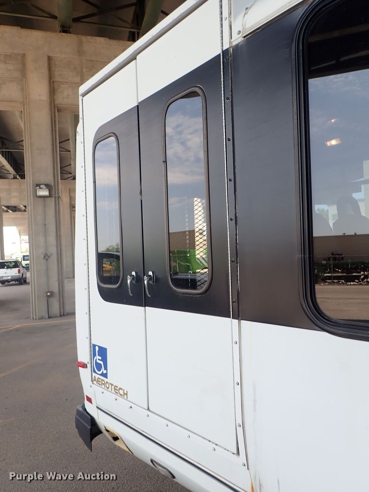 image for item DE0893 2010 Ford E450 Super Duty shuttle bus