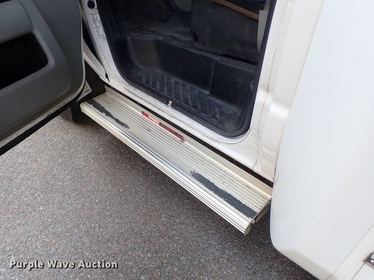 image for item DE0893 2010 Ford E450 Super Duty shuttle bus