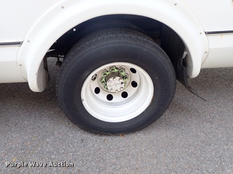 image for item DE0893 2010 Ford E450 Super Duty shuttle bus