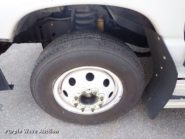 image for item DE0893 2010 Ford E450 Super Duty shuttle bus