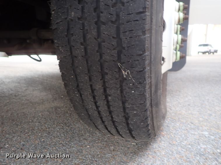 image for item DE0893 2010 Ford E450 Super Duty shuttle bus