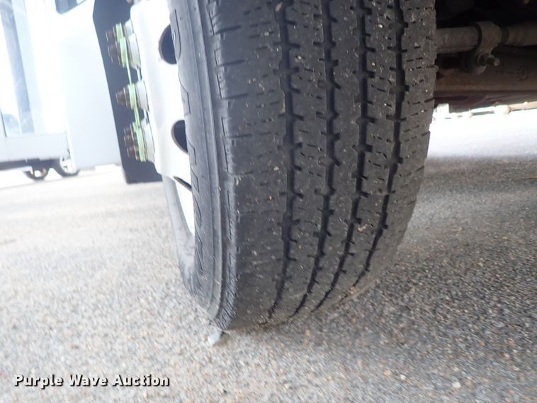 image for item DE0893 2010 Ford E450 Super Duty shuttle bus