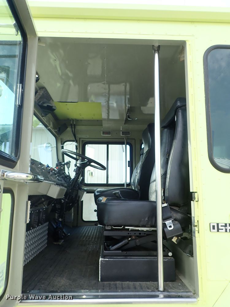 image for item DE0896 1991 Oshkosh T-1500 ARFF fire truck