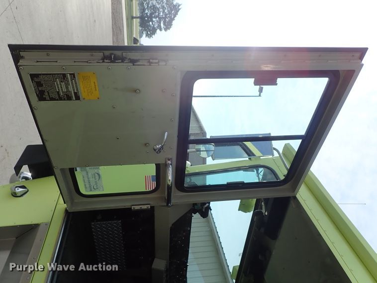 image for item DE0896 1991 Oshkosh T-1500 ARFF fire truck