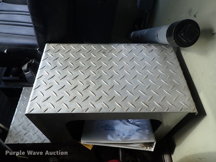 image for item DE0896 1991 Oshkosh T-1500 ARFF fire truck