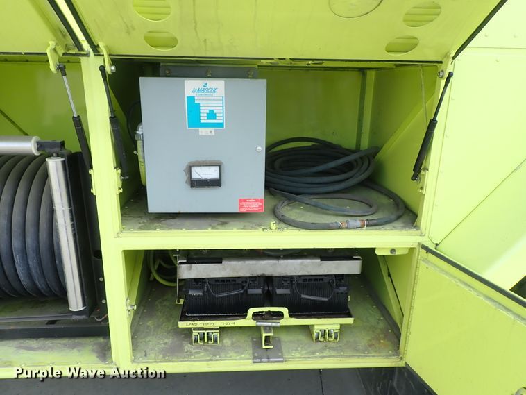 image for item DE0896 1991 Oshkosh T-1500 ARFF fire truck