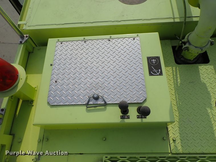 image for item DE0896 1991 Oshkosh T-1500 ARFF fire truck