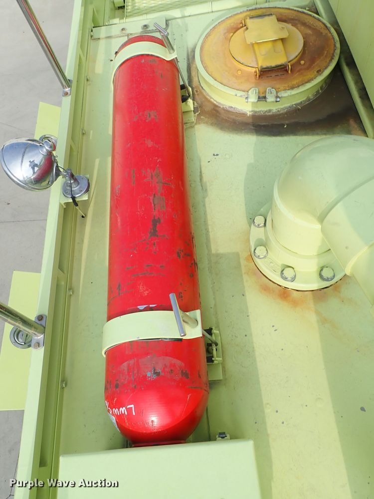 image for item DE0896 1991 Oshkosh T-1500 ARFF fire truck