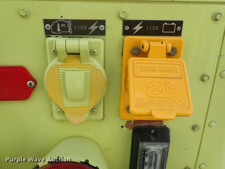 image for item DE0896 1991 Oshkosh T-1500 ARFF fire truck