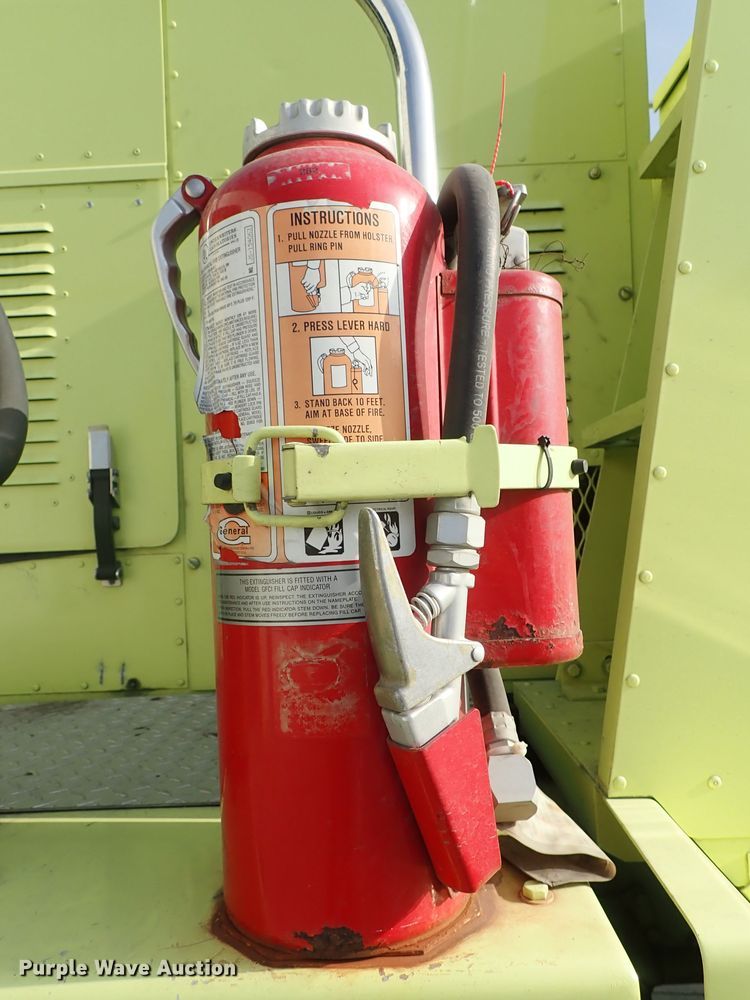 image for item DE0896 1991 Oshkosh T-1500 ARFF fire truck