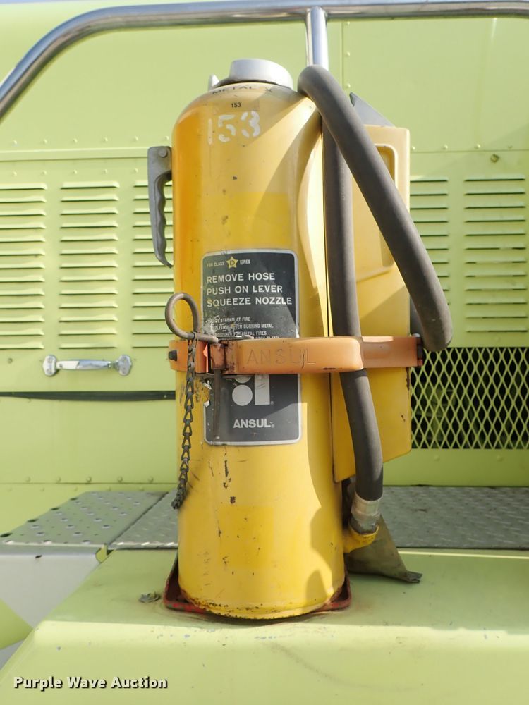 image for item DE0896 1991 Oshkosh T-1500 ARFF fire truck