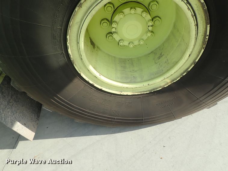 image for item DE0896 1991 Oshkosh T-1500 ARFF fire truck