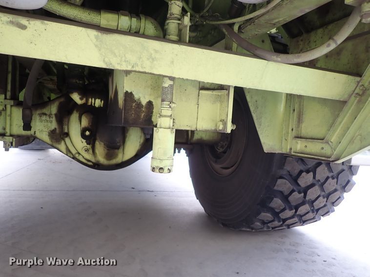 image for item DE0896 1991 Oshkosh T-1500 ARFF fire truck