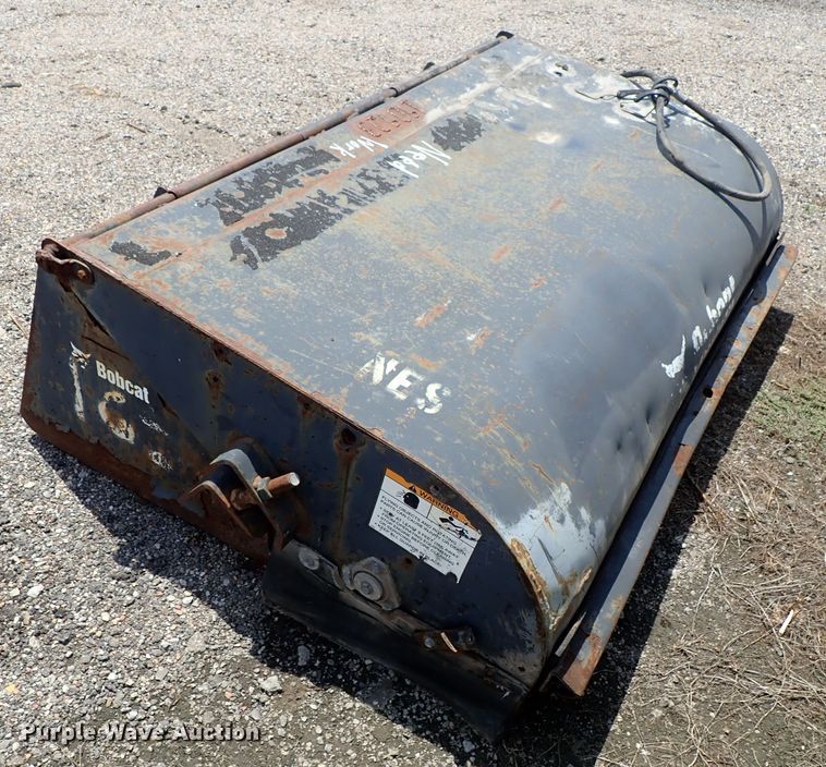 image for item FR9257 2007 Bobcat skid steer sweeper