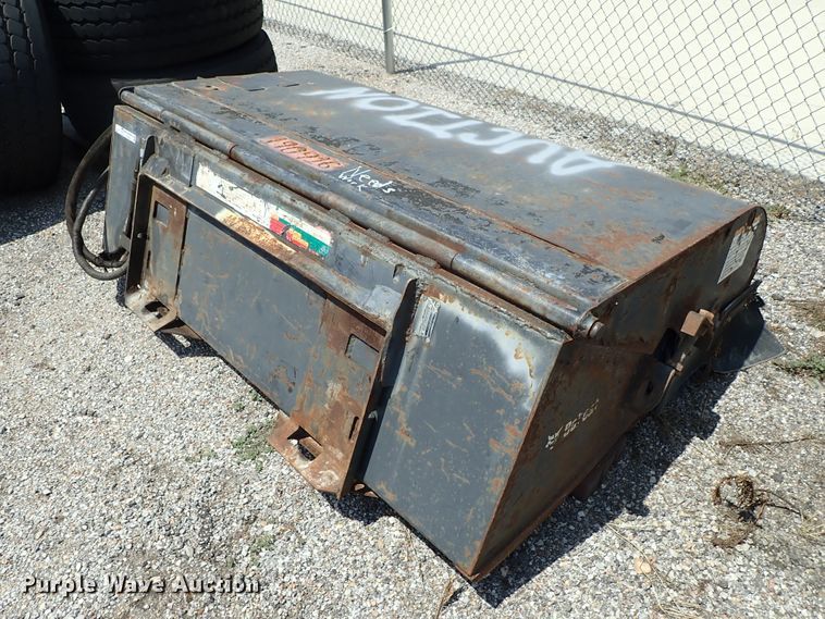 image for item FR9261 2007 Bobcat skid steer sweeper