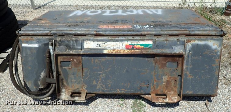 image for item FR9261 2007 Bobcat skid steer sweeper