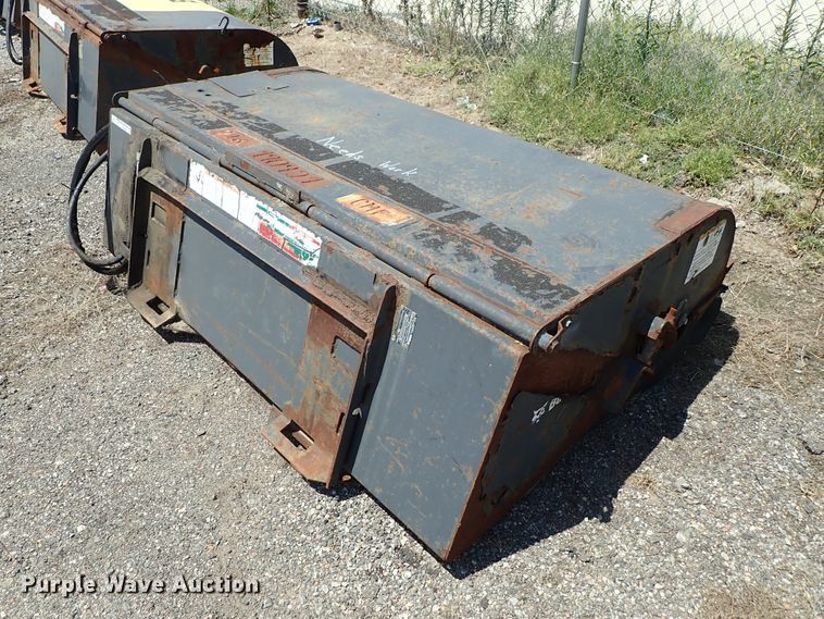image for item FR9263 2007 Bobcat skid steer sweeper