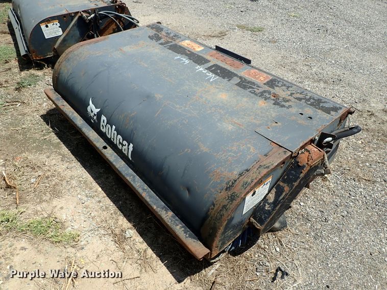 image for item FR9263 2007 Bobcat skid steer sweeper