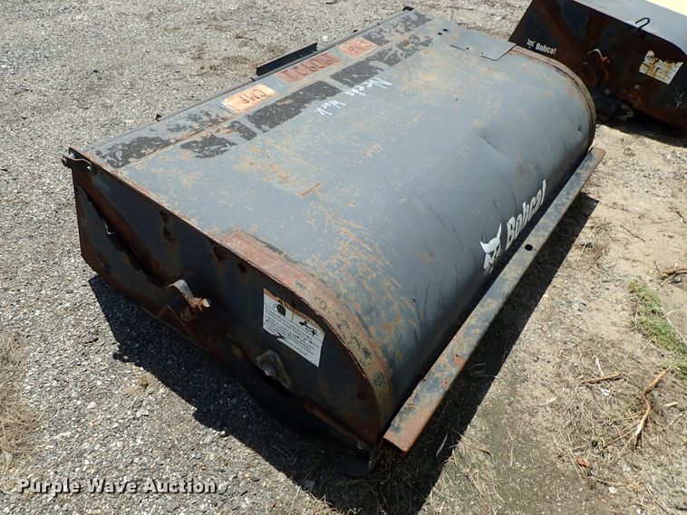 image for item FR9263 2007 Bobcat skid steer sweeper