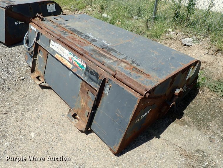 image for item FR9264 2007 Bobcat skid steer sweeper