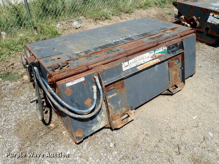 image for item FR9264 2007 Bobcat skid steer sweeper
