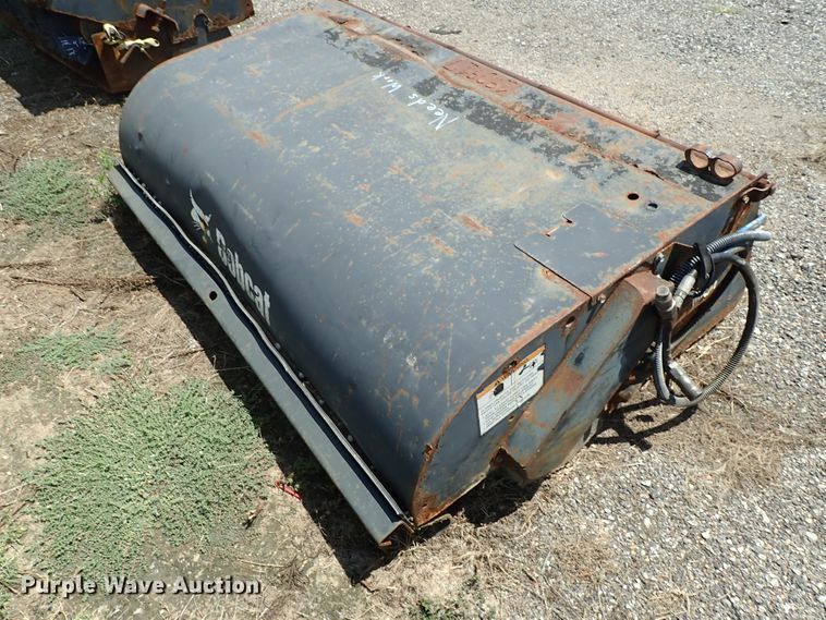 image for item FR9264 2007 Bobcat skid steer sweeper