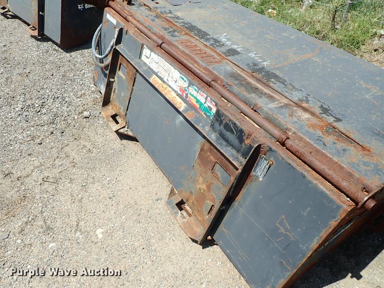 image for item FR9264 2007 Bobcat skid steer sweeper