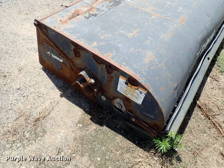 image for item FR9264 2007 Bobcat skid steer sweeper