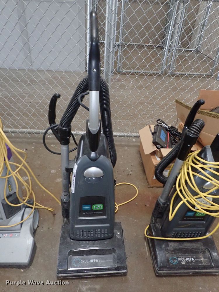 (3) vacuums in Wichita, KS Item FR9293 sold Purple Wave